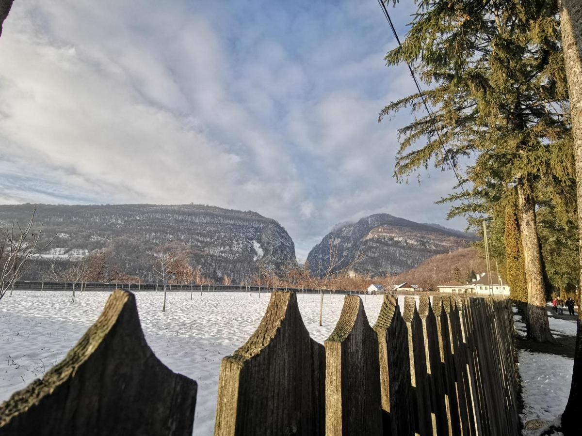 Jugul Taranului Agropensiune Polovragi, Gorj Villa Exterior photo